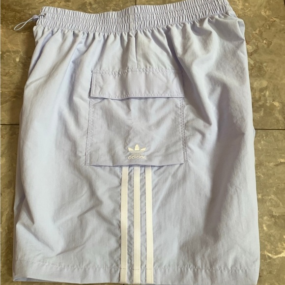 Adidas Originals Cargo Shorts Adicolor Sz L
Women NWT - Picture 9 of 10